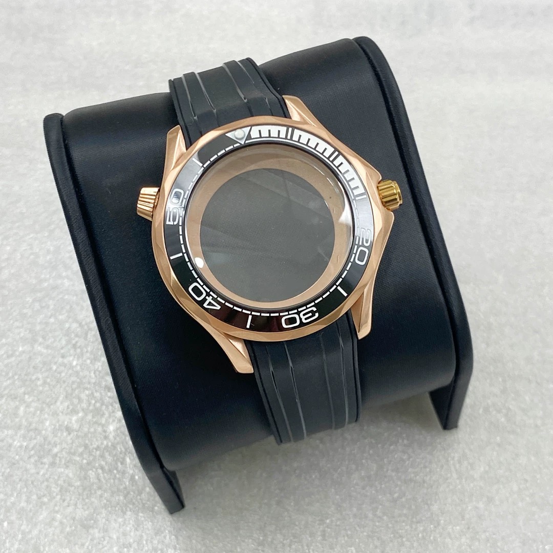 Caja de oro rosa con bisel blanco y negro