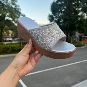 Sandalias de cuña con una tira y purpurina para mujer al por mayor, cómodas, ligeras, informales, para verano y exteriores - Product Image 3