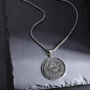 Collar con <span class=keywords><strong>Colgante</strong></span> Redondo <span class=keywords><strong>de</strong></span> Acero Inoxidable con Diseño Masónico <span class=keywords><strong>de</strong></span> <span class=keywords><strong>Ojo</strong></span> <span class=keywords><strong>de</strong></span> <span class=keywords><strong>Horus</strong></span> y Pirámide, con Cadena, Venta al Por Mayor - Product Image 5