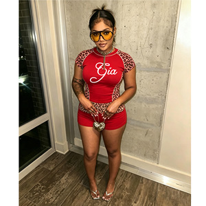 Ensemble 2 pièces décontracté Gia Clothing pour <span class=keywords><strong>femme</strong></span> : crop top à manches courtes imprimé léopard et short – Collection 2026 - Product Image 3
