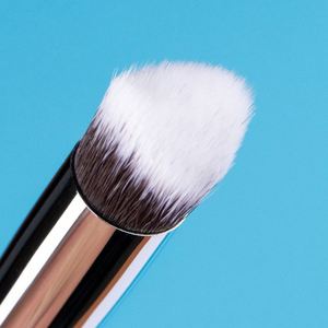 แปรงคอนซีลเลอร์แบบเดี่ยวสำหรับมืออาชีพ ด้ามไม้สีชมพู หัวแปรง 3 มิติ ใช้ได้กับรองพื้น ลิปสติก ลิปกลอส และบริเวณจมูก - Product Image 3