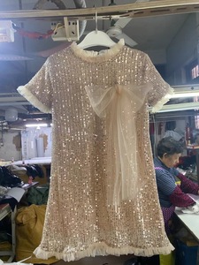 ชุดเดรสเด็กผู้หญิงลายดอกไม้แบบใหม่ คุณภาพสูง สไตล์ลำลอง สวยสง่า สำหรับฤดูใบไม้ร่วง แขนสั้น ความยาวระดับเข่า ทรงเอไลน์ - Product Image 2