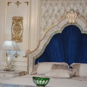 ホテル用の完全にカスタマイズされたヨーロッパの古典的な豪華なデザインの木製の寝室の家具セットモダンなスタイルのベッドが含まれています