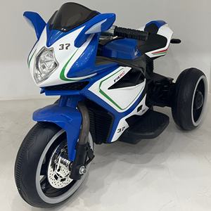 Трехколесный пластиковый электромобиль на аккумуляторе с пультом управления для мальчиков и девочек - Product Image 1