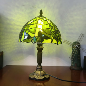 Lampada da Tavolo <span class=keywords><strong>Tiffany</strong></span> in Vetro Colorato da 9'' - Lampada da Scrivania di Piccole Dimensioni per Caffetteria, Sala da Pranzo e Camera da Letto - Design a Ragnatela - Product Image 6