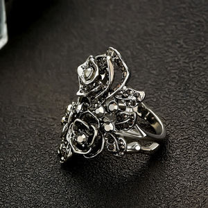 Anello Vintage con Fiore di Rosa in Rilievo, Elegante Gioiello per Anniversario, per Uso Quotidiano Femminile - Product Image 4