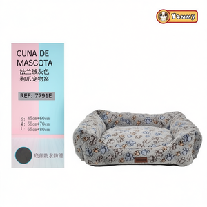 Set di Tre Pezzi per Cuccia per Cani in Flanella con Letti per Animali Domestici con Zampine Grigie - Product Image 2