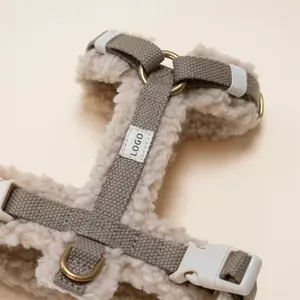 Vente en gros de harnais pour chien Sherpa souple réglable en velours Teddy de luxe personnalisé à la mode