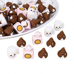 Perles en vrac en silicone PVC 3D en forme <span class=keywords><strong>de</strong></span> dessin animé, qualité alimentaire, amusantes, en gros, pour la fabrication <span class=keywords><strong>de</strong></span> stylos, bijoux et sangles <span class=keywords><strong>de</strong></span> téléphone - Product Image 4