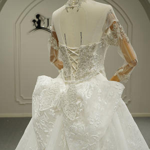 Vestido de Novia Moderno Estilo Sirena con Cristales y Cola Larga, Modelo GT26048, con Flores y Encaje - Product Image 6