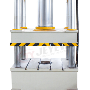 Presse hydroformeuse à quatre colonnes pour le formage profond des métaux, 315T, pour le façonnage de plaques métalliques de paraboles et le pressage de roulements de noyau - Product Image 3