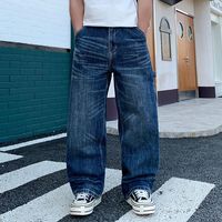 Jean en denim bleu délavé style rétro, coupe droite, ample et décontracté, polyvalent et tendance