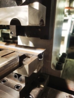 Machine semi-automatique de coupe d'angle et de chanfreinage pour tuyaux et tubes