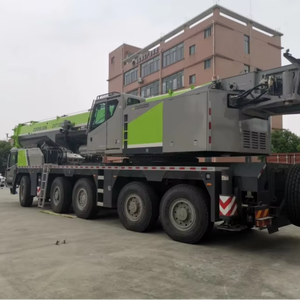 รถเครนติดรถบรรทุก Zoomlion ZTC1100V ขนาด 110 ตัน ออกแบบมาเพื่อยกของหนัก พร้อมบูมหลัก 59.2 เมตร จิ๊บ 86 เมตร และระบบควบคุมการยกที่แม่นยำ - Product Image 1