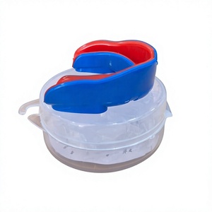 Protège-dents respirant en caoutchouc Zee Sport pour adultes/juniors avec étui pour boxe, basketball, lacrosse, football, MMA, arts martiaux - Product Image 1
