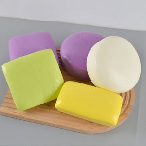 ของเล่นบีบโมจิรูปขนมปังหลากสีสัน ทำจาก PU เนื้อนุ่ม บีบแล้วคืนตัวช้า  คลายเครียด สนุกสนาน เหมาะสำหรับทุกเพศ - Product Image 1