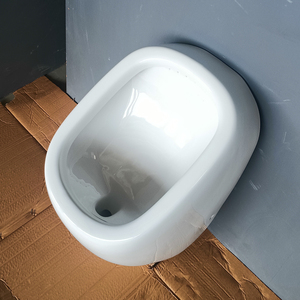 İyi Fiyatlı Seramik Duvara Monte Pisuar Sıhhi Tesisat Erkekler İçin Seramik Pisuarlar - Product Image 1
