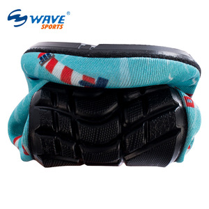 Chaussures aquatiques à bout fermé, tige en nylon, semelle extérieure en caoutchouc antidérapante, unisexe, pour la natation, la plongée en apnée et la plage en été - Product Image 2