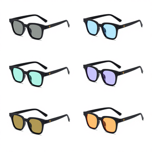 Lunettes de soleil carrées anti-UV de luxe rétro pratiques et tendance pour la protection solaire - Vente en gros à prix réduit - Product Image 1