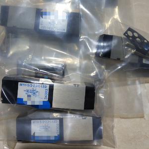 1 шт. Новый электромагнитный клапан Myh-5/2-2,<span class=keywords><strong>3</strong></span>-l-wbrled 34303, бесплатная доставка - Product Image 1
