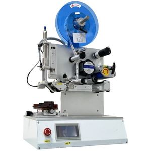 เครื่องติดฉลากอัตโนมัติเต็มรูปแบบสำหรับสายการประกอบขวดน้ำผึ้งแบบแบน ขวดน้ำ กล่องเครื่องสำอาง กล่องส่งของ กล่องอาหารกลางวันแบบใช้แล้วทิ้ง - Product Image 2