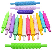 Outils de cuisson de cuisine créatifs réutilisables de qualité alimentaire Surface antiadhésive 17 Types de motifs variés Rouleaux à pâtisserie en plastique gaufré