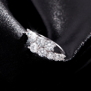 Anillo de Plata de Ley S925 con Circonitas Marquise y Redondas, Diseño Floral, Media Eternidad, Brillante y Elegante - Product Image 4