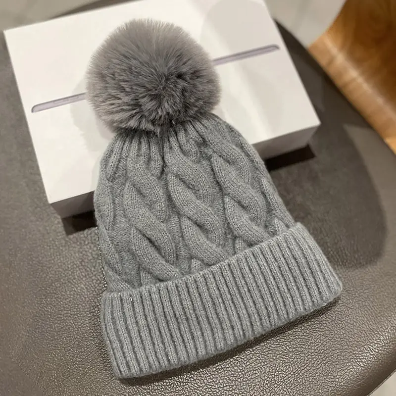 Dành Cho Người Lớn Phụ Nữ Cô Gái Mùa Đông Tùy Chỉnh Acrylic Sườn Knit Pompom Beanie Hat Với Faux Fur Pom Pom