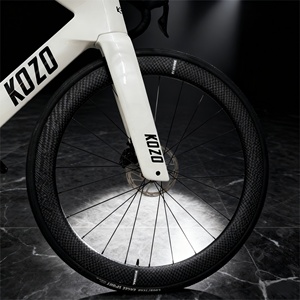 Vélo <span class=keywords><strong>de</strong></span> <span class=keywords><strong>route</strong></span> aérodynamique en carbone T800, Shimano 105 R7120 2*12, freins à disque mécaniques hydrauliques, options <span class=keywords><strong>de</strong></span> roues doubles, roues en alliage, tubeless en carbone 50 mm - Product Image 2