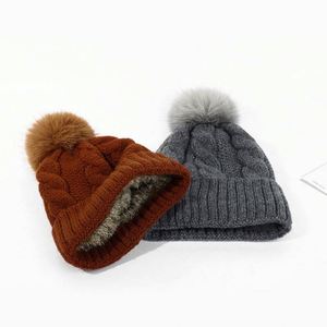 Bonnet d'hiver tricoté pour adulte, protection des oreilles, anti-froid, en acrylique, style slouchy, chaud, avec pompon, pour femmes - Product Image 2