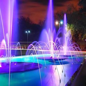 น้ำพุหัวฉีดแบบลามินาร์สำหรับภายนอกและภายในอาคาร พร้อมไฟ LED สีสันสดใส และระบบน้ำเต้นรำพร้อมเสียงเพลง ดีไซน์ทันสมัยทำจากสแตนเลส เหมาะสำหรับสระว่ายน้ำ - Product Image 5