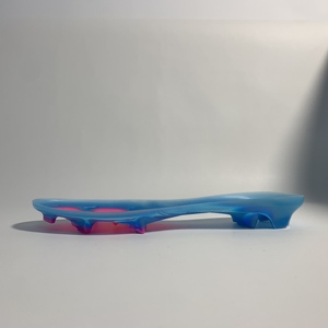 Semelle <span class=keywords><strong>de</strong></span> <span class=keywords><strong>chaussure</strong></span> <span class=keywords><strong>de</strong></span> football en TPU Kezhi à revêtement sous vide haute brillance, couleur métallique, durable, anti-torsion - Product Image 2