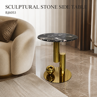 Table d'appoint ronde en pierre microcristalline noire avec piétement en acier inoxydable doré et accent sphérique pour hôtel, salon, OEM