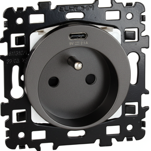 Enchufe combinado Vulcain 2P + T Smart Power con diseño cuadrado para una conectividad conveniente - Product Image 1