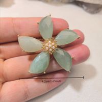 Bros Kristal Penyembuh Batu Permata Multi-Warna Bunga Kristal Lima Kelopak Mutiara Pin Bunga Kristal Unik Hadiah Kristal untuknya