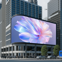Mur vidéo LED extérieur haute luminosité IP65 étanche 5000 cd, lisible en plein soleil, fréquence de rafraîchissement 7680 Hz pour affichage d'informations sur casque P6
