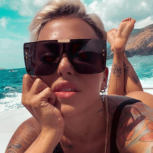 Lunettes de soleil surdimensionnées steampunk personnalisées pour femmes, monture noire, protection UV400, style Instagram 50662 - Product Image 1