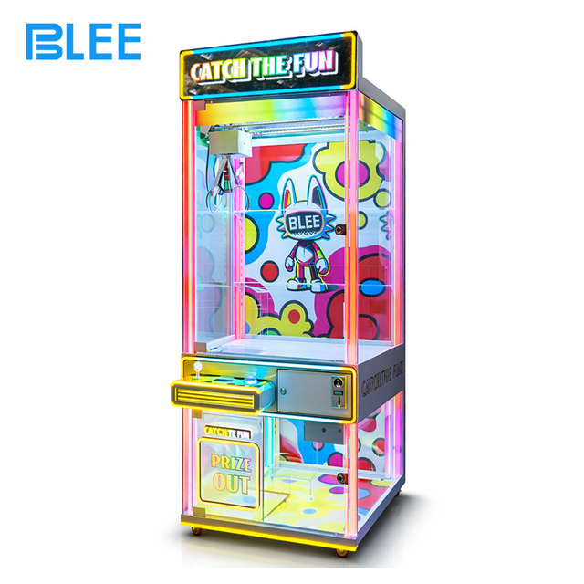 BLEE Arcade Claw Machine Easy Operation System Coin Operated High Engagement Gameplay Game Amusement Machine Manufacturer