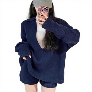 Ensemble deux pièces é<span class=keywords><strong>l</strong></span>égant pour femme : pull en acrylique tissé respirant <span class=keywords><strong>à</strong></span> col montant et short, coupe classique, idéal pour <span class=keywords><strong>l</strong></span>'automne - Product Image 1