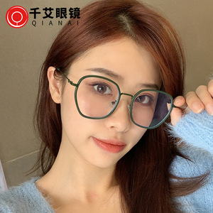Gafas Ópticas Qianai con Montura Cuadrada Irregular, Lentes Anchas con Protección UV y Anti Luz Azul para Mujer, Modelo P1 7150 - Product Image 1