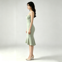 Robe midi sirène vert sauge à fines bretelles pour femme, coupe ajustée, décolleté cœur, ourlet asymétrique, idéale pour les fêtes et les mariages
