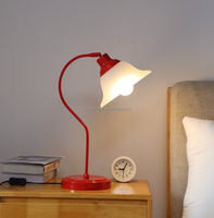 Nouvelle lampe de table LED simple et moderne pour la maison, idéale pour le salon