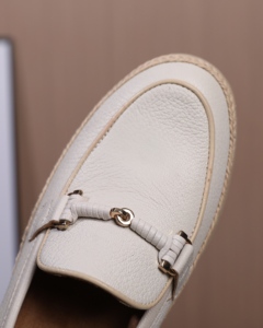 Nieuwe Stijl Groothandel Op Maat Melkachtige Witte Damesloafers Comfortabele Platte Schoenen Mocassins Leren Damesschoenen - Product Image 4