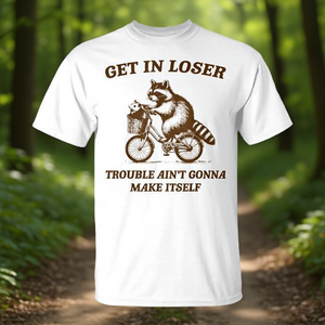 Camiseta 'Stay Out of Trouble' con divertido gráfico invertido 'Get in Loser' para promociones de Raccoon Opossum - Product Image 2