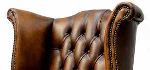 Fauteuil Chesterfield classique en cuir marron à dossier haut capitonné pour la maison - Product Image 3