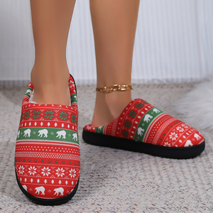 Pantoufles de Noël en gros pour femmes et hommes, imprimées de dessins animés, en peluche, fourrées, amusantes, confortables et chaudes pour l'hiver - Product Image 2