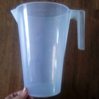 Tasse à mesurer en plastique de haute qualité OEM 1000mL écologique avec usage en cuisine en gros avec couvercle à poignée
