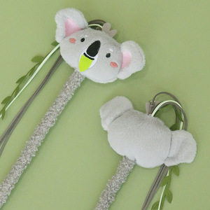 Xiduoyu Nouvelle jouet en peluche koala pour chat avec pompons - Fournitures pour animaux de compagnie robustes et résistantes aux morsures - Product Image 2