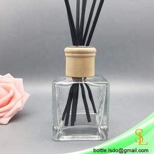 Rỗng 130Ml Phòng Làm Mát Không Khí <span class=keywords><strong>Reed</strong></span> <span class=keywords><strong>Diffuser</strong></span> Chai Vuông Để Trang Trí Với Nắp Gỗ Và Nhựa Stopper - Product Image 1