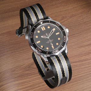<span class=keywords><strong>Bracelet</strong></span> <span class=keywords><strong>de</strong></span> <span class=keywords><strong>montre</strong></span> <span class=keywords><strong>de</strong></span> luxe 20mm 22mm en nylon tissé chevron avec <span class=keywords><strong>boucle</strong></span> déployante, style ceinture <span class=keywords><strong>de</strong></span> sécurité, <span class=keywords><strong>bracelet</strong></span> <span class=keywords><strong>de</strong></span> poignet rayé - Product Image 5